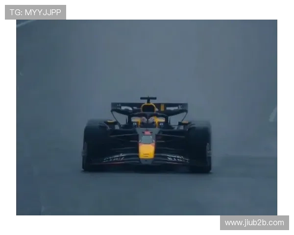 维斯塔潘遭遇故障遗憾退赛 中国站未完赛 维斯塔潘遭遇故障遗憾退赛 中国站未完赛